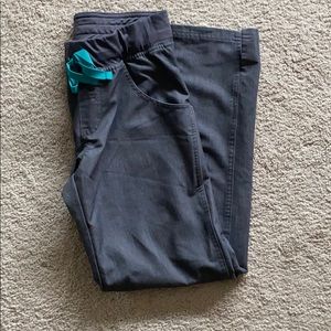Figs petite kade cargo scrub pants